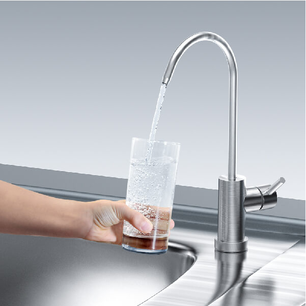 Undersink Water Filtration System With Dedicated Faucet